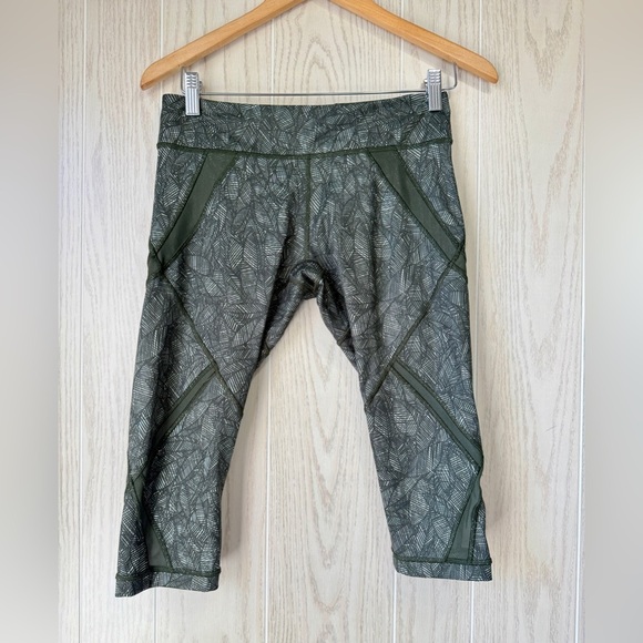 Lululemon Cool To Street Crop Mid Rise Luxtreme Size 8 Gator Green AKLY17605 LNC - Picture 1 of 4